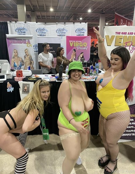 small onlyfans nude picture