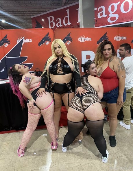 shemale fucks girl onlyfans sexy nude gallery