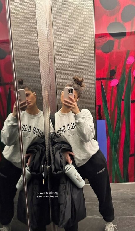 livefitelle model beautiful img