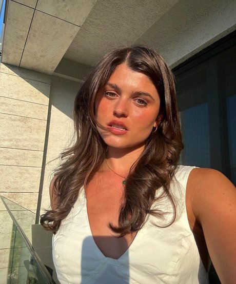 livefitelle sexy model picture