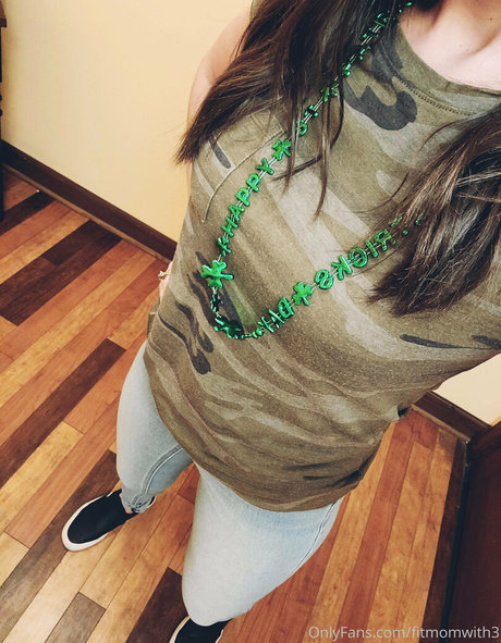 fitmomwith3 star naked picture