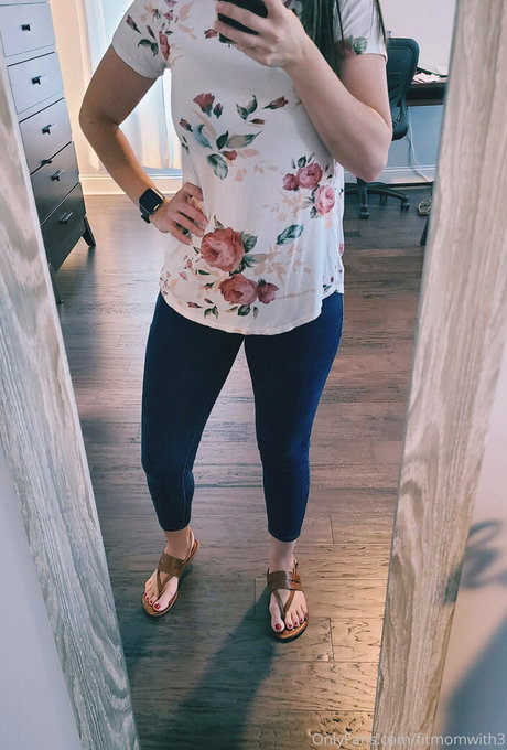 fitmomwith3 pornographic star image