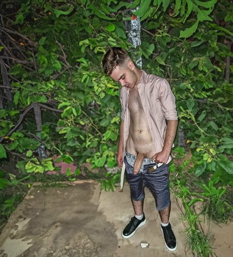 maxkingfree naked star pic