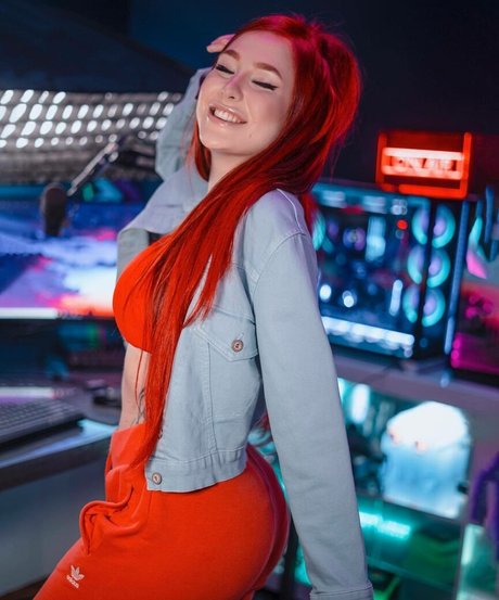 Diana Zambrozuski pornstar naked img