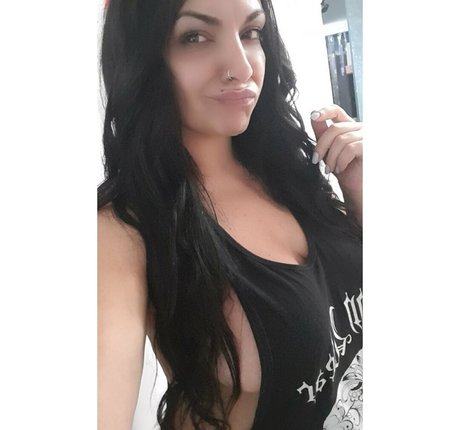 nashyra pretty model image