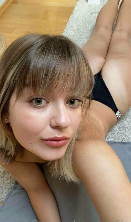 mariaholovko hot model images