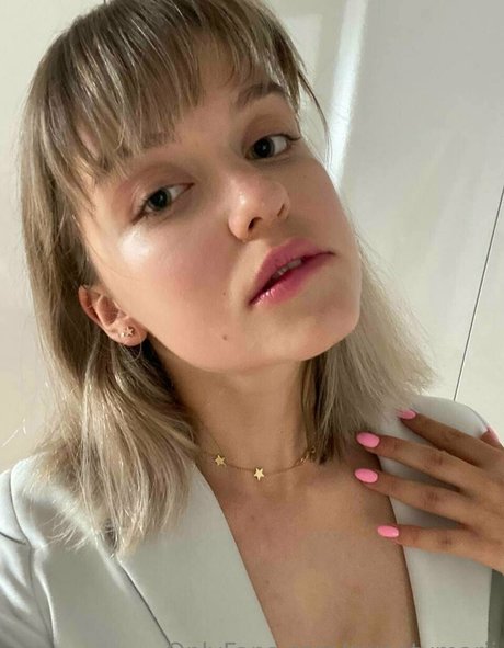 mariaholovko hot model picture