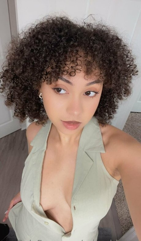 prissybiscuit pornographic actress image