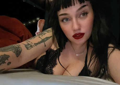 simppbizkit sexy model pics