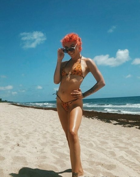 PixiePixelized model naked photo