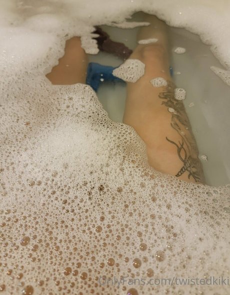 twistedkiki hot model photo