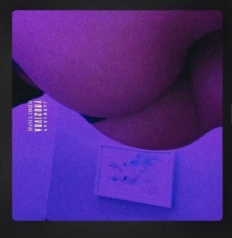 itselessa model art pic