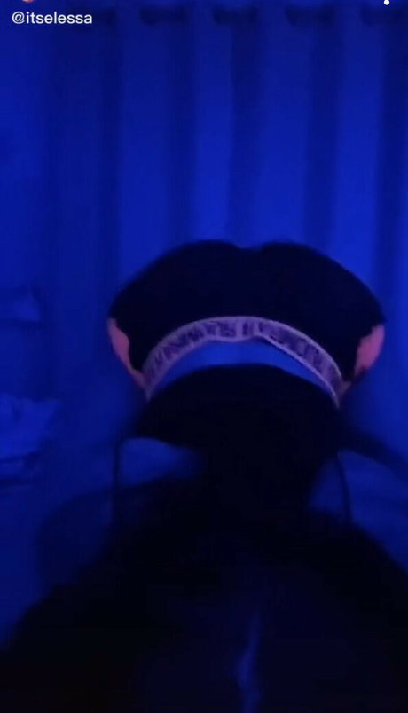 itselessa model top pictures