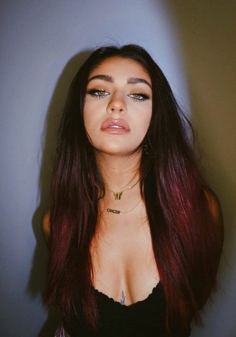 Andrea Russett beautiful actress pic