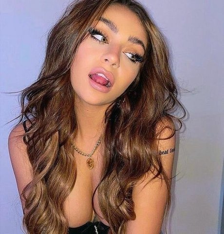 Andrea Russett star pretty photo