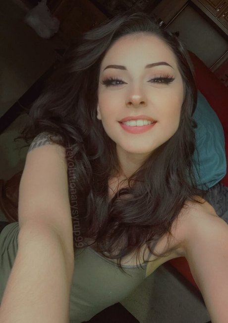 RevolutionarySyrup99 pornographic star image