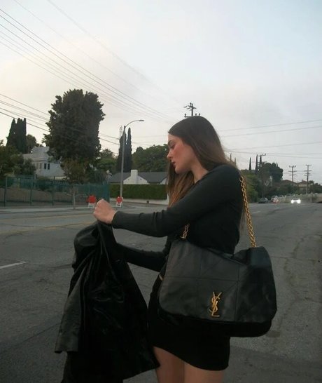 big tits brunette onlyfans nudes images