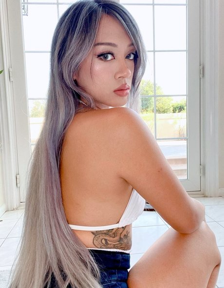 Kyootbot erotic model photo