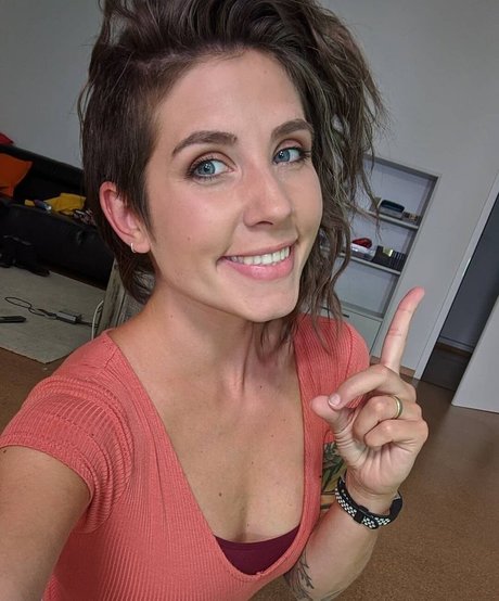 Soe Gschwind star adult picture