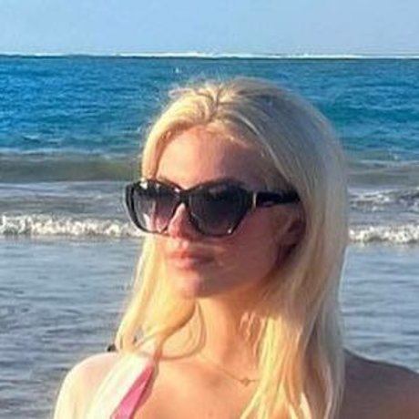 Hannah White art star gallery