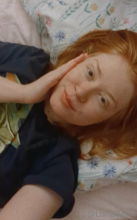 lunaroux pornstar top photo