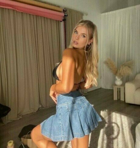 elizabeth moon1 porn model pic