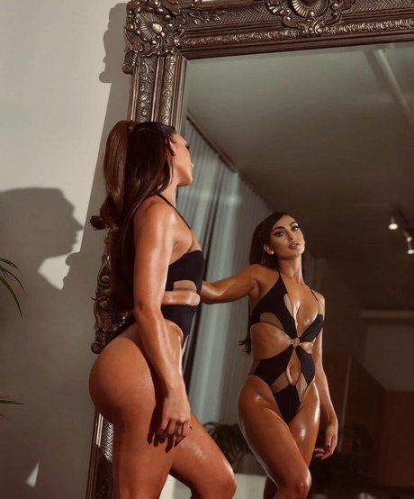 Niki Bianchini nude pornstar photo