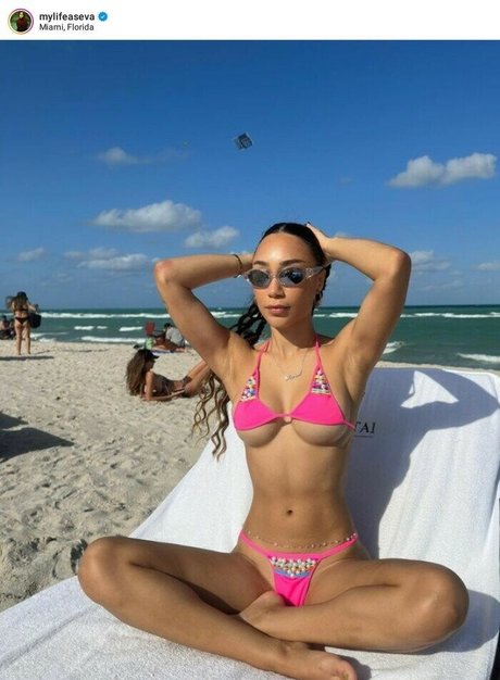 Eva Gutowski star sex archive