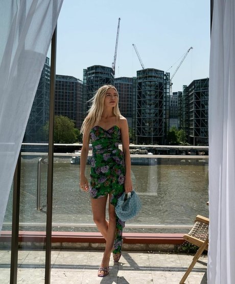 redhead skinny onlyfans nude picture