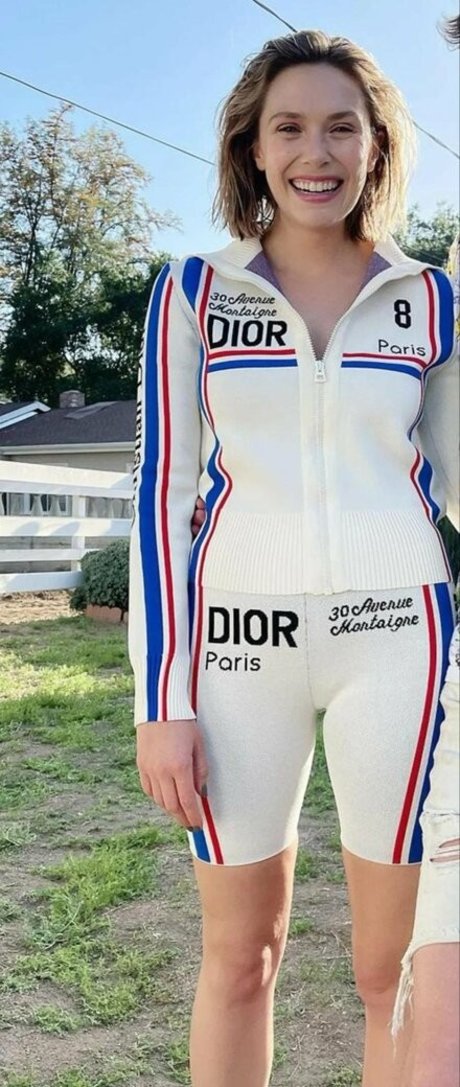 Elizabeth Olsen nude star photos