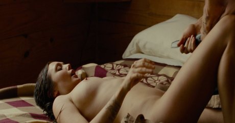 Elizabeth Olsen model sexy galleries