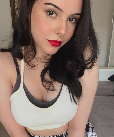 EmilyIsRedCoat adult model pictures