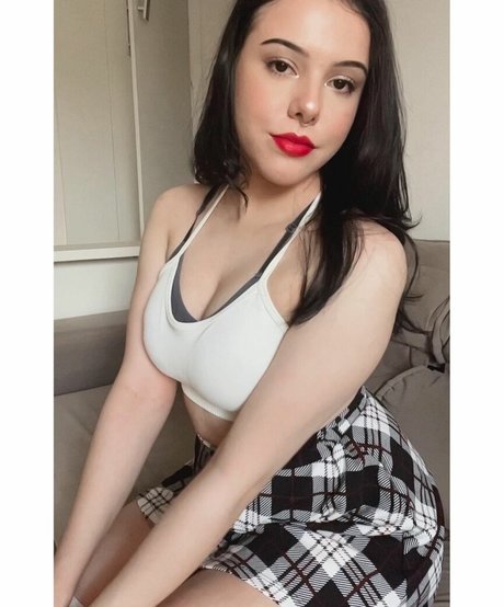 EmilyIsRedCoat pornstar pretty img