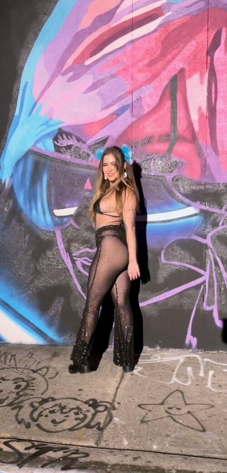 Hilenna porn model img