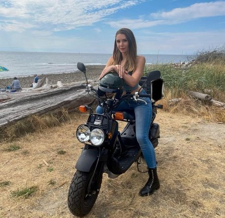 Lauren Southern star high quality gallery