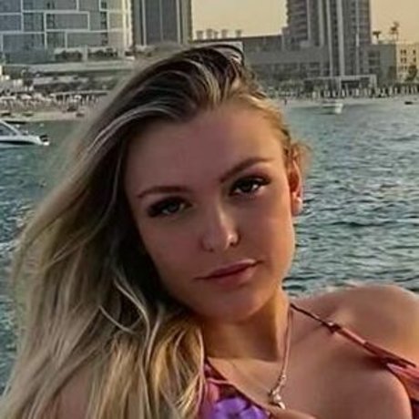 MillieT25 model porn galleries