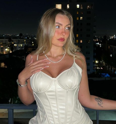 MillieT25 porn actress pics