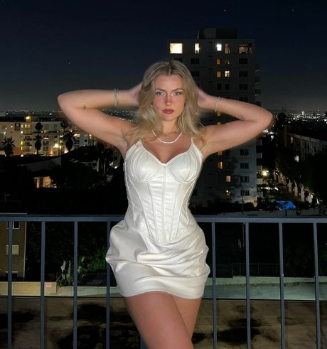 MillieT25 erotic actress pics