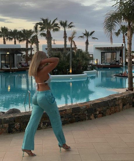 MillieT25 star hot photos