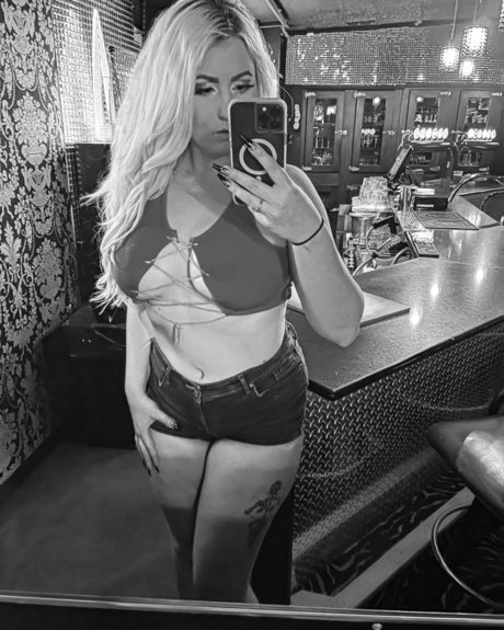 Lexus Green Oasis star hot photo