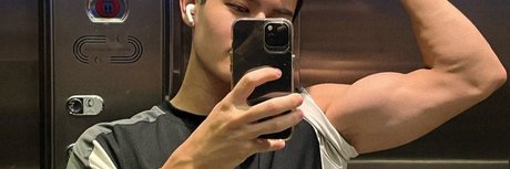 leonaordo model top photo