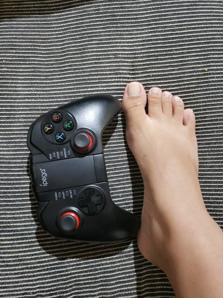 little angel s foot_ nudes model photo