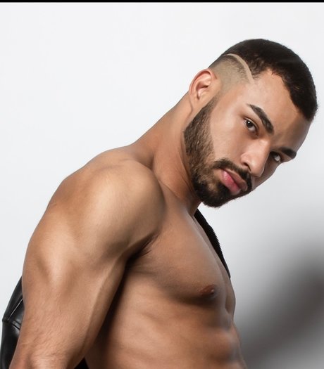 Leandro UK model naked img