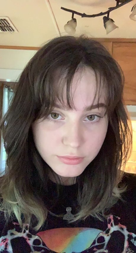 Leaf Thorne model nude photo