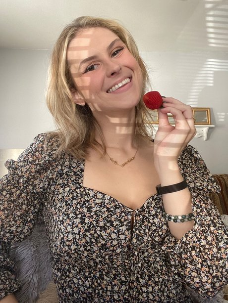 luna mika sex actress picture