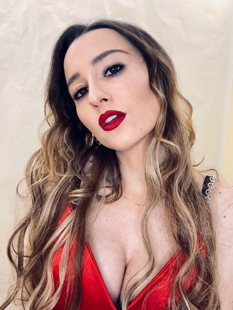 Lazy Girl_ naked star galleries