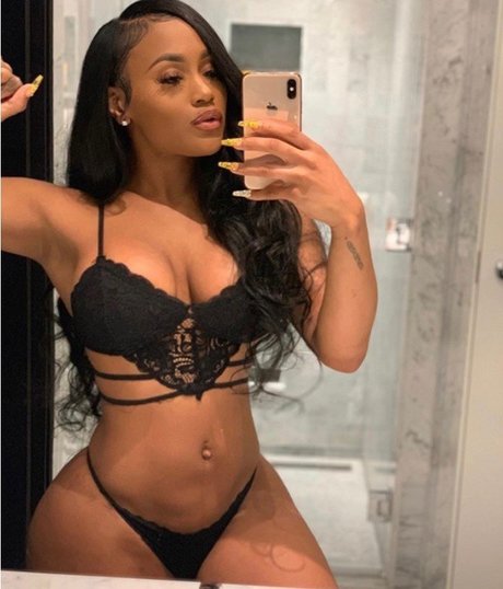 Lira Galore sexy star image