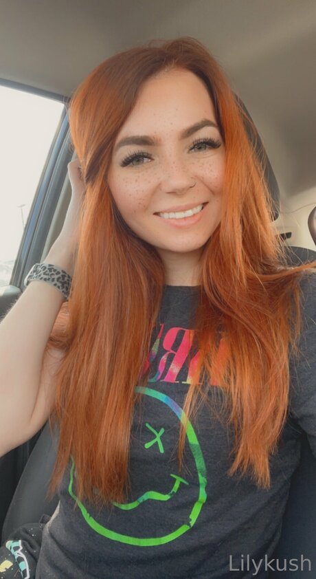 Lilykushfree star naked photos