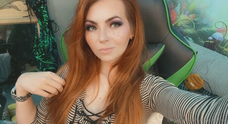 Lilykushfree hot actress pictures