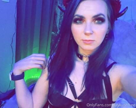 Lilykushfree pornstar free photos